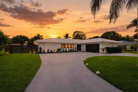 8111 W Lake Dr, Lake Clarke Shores, FL 33406