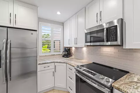 Kitchen - Undisclosed, Jupiter, FL 33477 photo 4 of 5