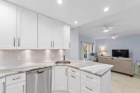 Kitchen - Undisclosed, Jupiter, FL 33477 photo 5 of 5