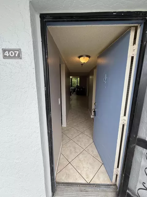 4760 W Lucerne Lakes Blvd W #407, Lake Worth, FL 33467