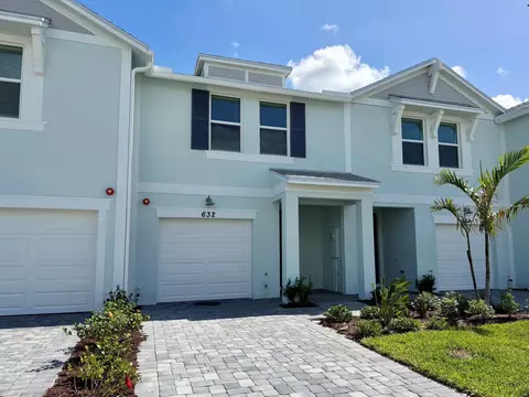 632 Salisbury Cir, Fort Pierce, FL 34982