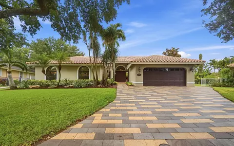 4704 NW 99th Ln, Coral Springs, FL 33076