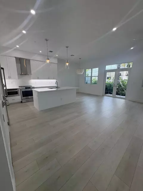 Living - 115 Water Pointe Pl #34, Jupiter, FL 33477 photo 1 of 2