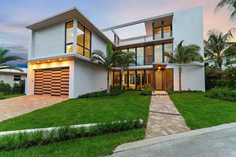 390 Jupiter Ln, Juno Beach, FL 33408
