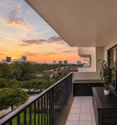 3200 Port Royale Dr N #910, Fort Lauderdale, FL 33308