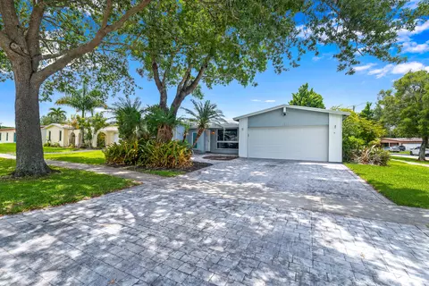 10578 NW 3 St, Plantation, FL 33324