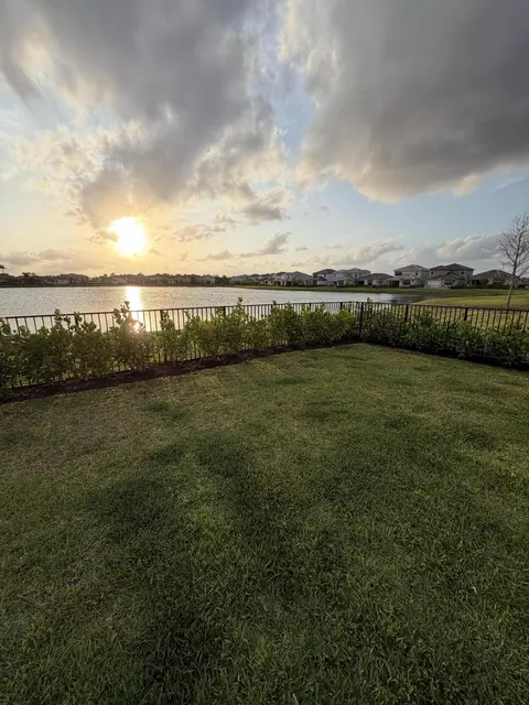 489 SE Fascino Cir, Port Saint Lucie, FL 34984