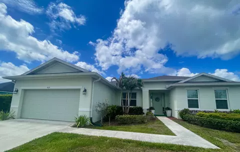 424 SW Ridgecrest Dr, Port Saint Lucie, FL 34953