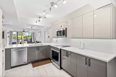 18 Royal Palm Way #109, Boca Raton, FL 33432