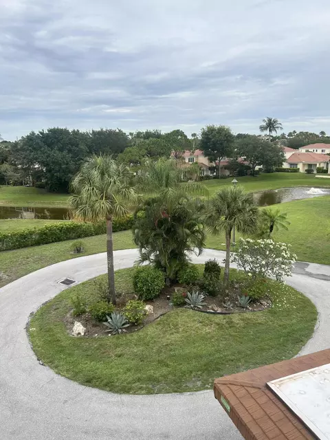 5390 NW Woodland Lakes Dr #4020, Palm Beach Gardens, FL 33418