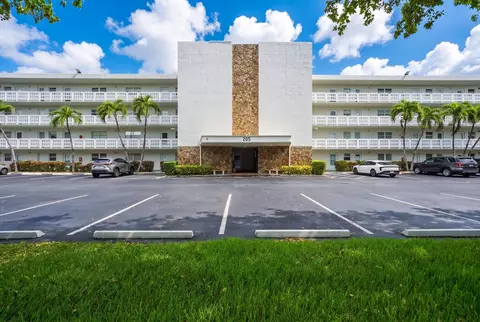 205 SE 11th Ter #403, Dania Beach, FL 33004