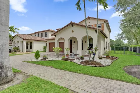 8541 NW 38th St, Pembroke Pines, FL 33024