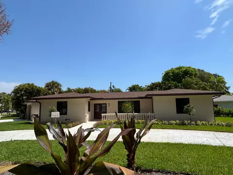 135 E Ilex Dr, Lake Park, FL 33403