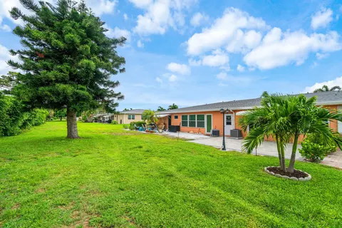 180 N High Pt #B, Boynton Beach, FL 33435