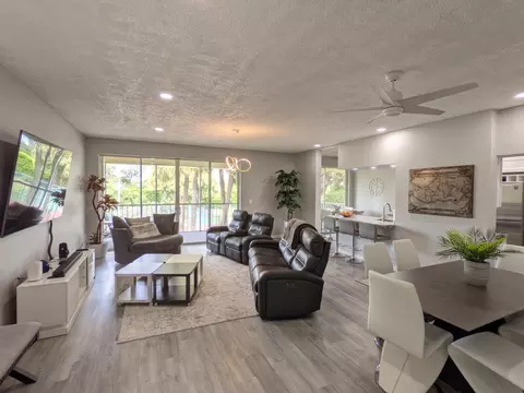 105 Half Moon Cir #F2, Hypoluxo, FL 33462