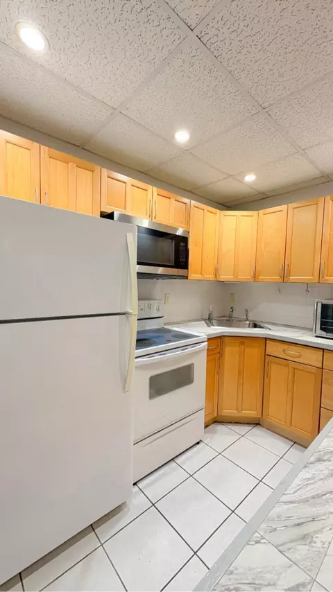 1560 Mckinley St #111W, Hollywood, FL 33020