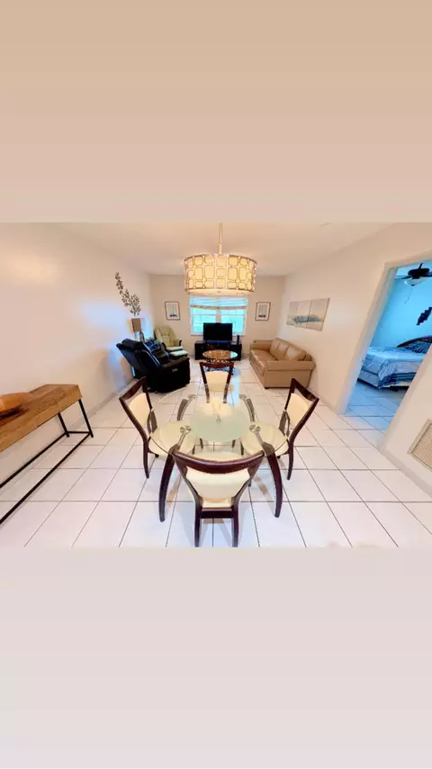 1560 Mckinley St #111W, Hollywood, FL 33020