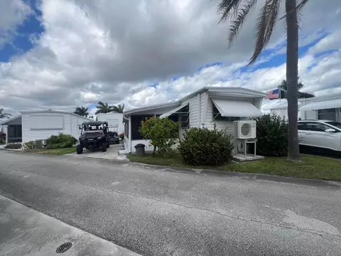 209 Eagle Dr E #E, Briny Breezes, FL 33435