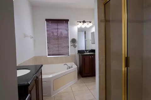 Bath - 103 E Thatch Palm Cir, Jupiter, FL 33458 photo 1 of 2