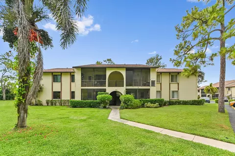 319 Knotty Pine Cir #C-1, Greenacres, FL 33463
