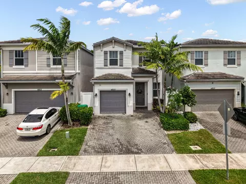 4805 NW 48th Ter, Tamarac, FL 33319
