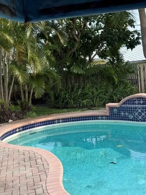 1910 NE 52nd St NE, Fort Lauderdale, FL 33308