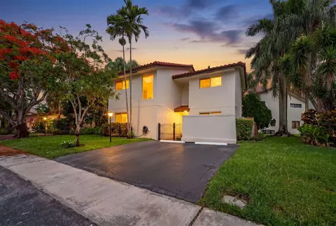 704 SW 89th Ave, Plantation, FL 33324
