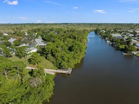 512 NE Canoe Park Cir, Port Saint Lucie, FL 34983