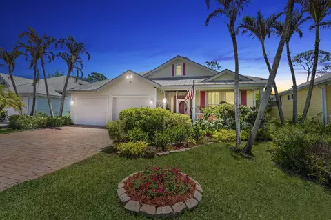 512 NE Canoe Park Cir, Port Saint Lucie, FL 34983