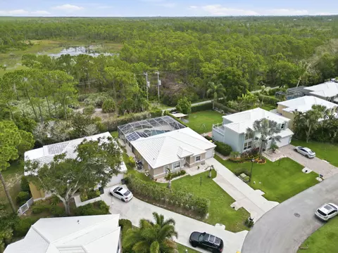 9205 SE Woods End Pl, Jupiter, FL 33469