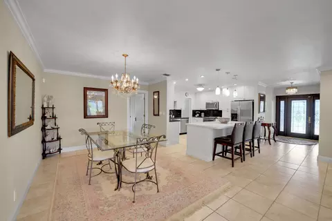 Dining - 1019 E Cypress Dr, Pompano Beach, FL 33069 photo 2 of 4