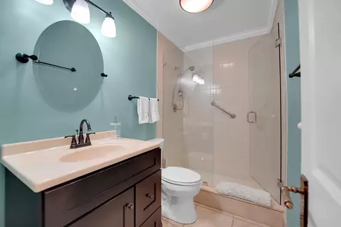 Bath - 1019 E Cypress Dr, Pompano Beach, FL 33069 photo 9 of 9