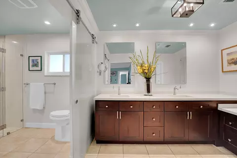 Bath - 1019 E Cypress Dr, Pompano Beach, FL 33069 photo 2 of 9