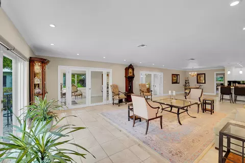 Living - 1019 E Cypress Dr, Pompano Beach, FL 33069 photo 3 of 4