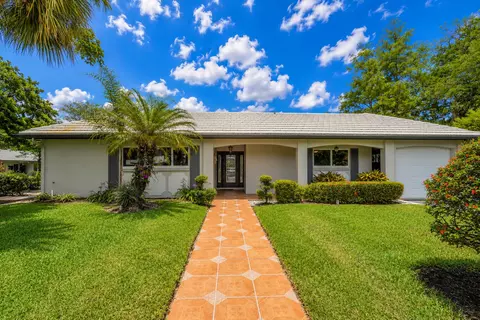 Exterior - 1019 E Cypress Dr, Pompano Beach, FL 33069 photo 2 of 9