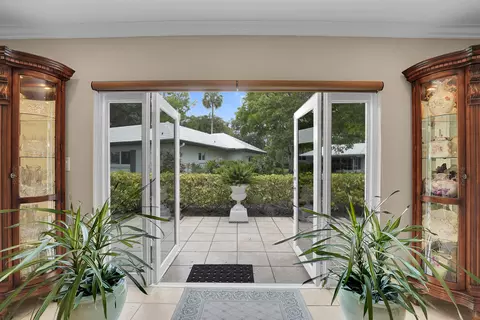 Entry Way - 1019 E Cypress Dr, Pompano Beach, FL 33069 photo 3 of 5