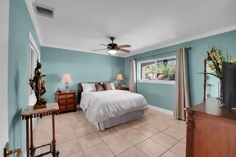 Bedroom - 1019 E Cypress Dr, Pompano Beach, FL 33069 photo 3 of 4