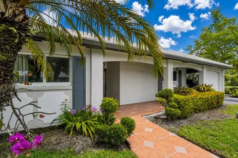 Exterior - 1019 E Cypress Dr, Pompano Beach, FL 33069 photo 4 of 9