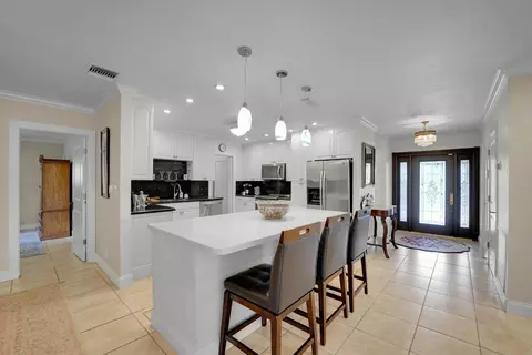 Kitchen - 1019 E Cypress Dr, Pompano Beach, FL 33069 photo 3 of 15