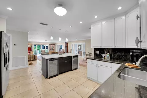 Kitchen - 1019 E Cypress Dr, Pompano Beach, FL 33069 photo 13 of 15