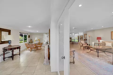 Entry Way - 1019 E Cypress Dr, Pompano Beach, FL 33069 photo 4 of 5