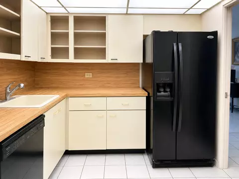 3300 N Palm Aire Dr #701, Pompano Beach, FL 33069