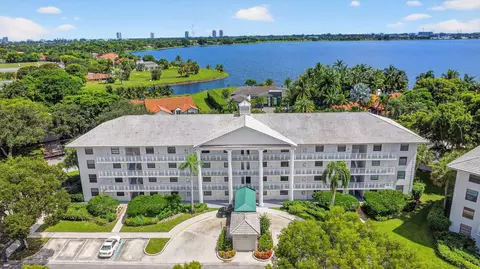 3516 Whitehall Dr #301, West Palm Beach, FL 33401
