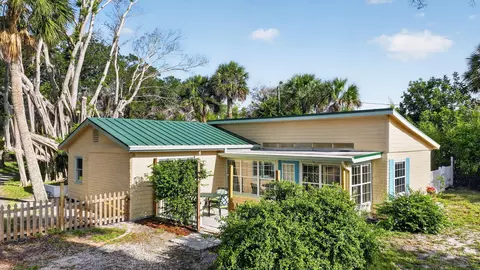 681 Rio Vista Dr, Fort Pierce, FL 34982