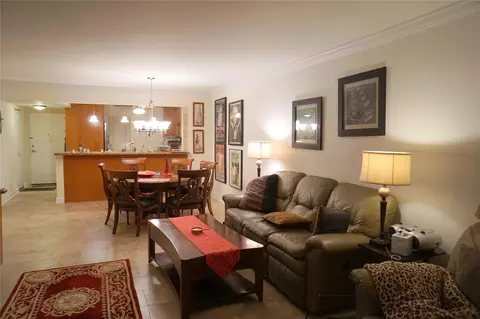 2851 Somerset Dr #103, Lauderdale Lakes, FL 33311