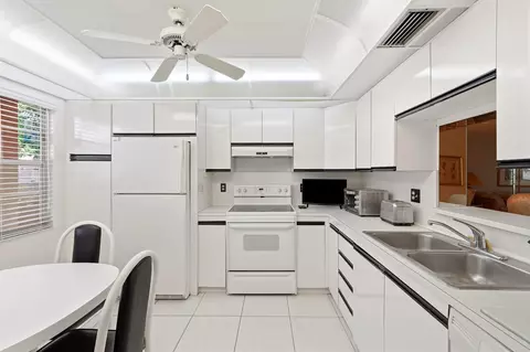 2302 Lucaya Ln #E1, Coconut Creek, FL 33066