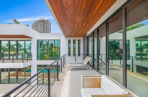 3462 NE 171st St, North Miami Beach, FL 33160