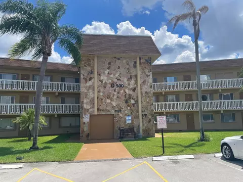 500 W Village Green Cir W #212, Palm Springs, FL 33461