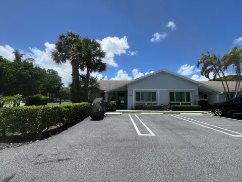 744 Lago Rd #1F, Delray Beach, FL 33445