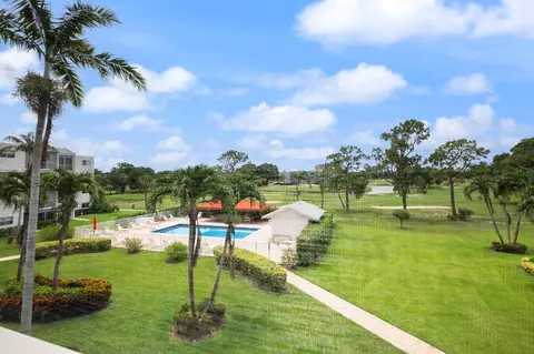 6850 10th Ave N #310, Greenacres, FL 33467